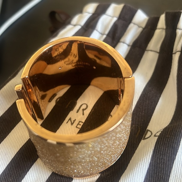 Henri Bendel Logo Metropolitan Cuff - Picture 6 of 10